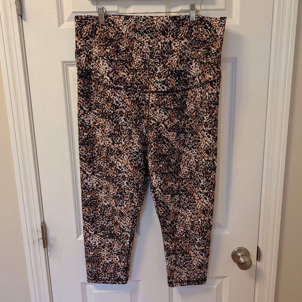 EUC Old Navy Cropped Maternity Active Leggings Size XL High Rise